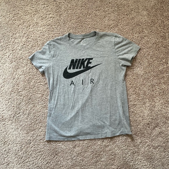 Medium black and grey nike tee - Picture 1 of 3